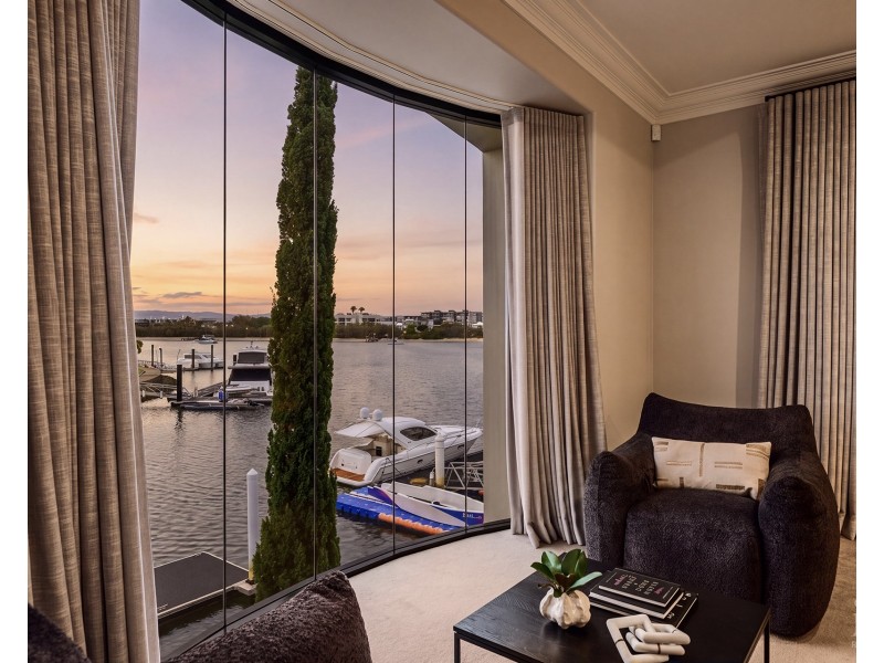 12 King James Court, Sovereign Islands QLD 4216