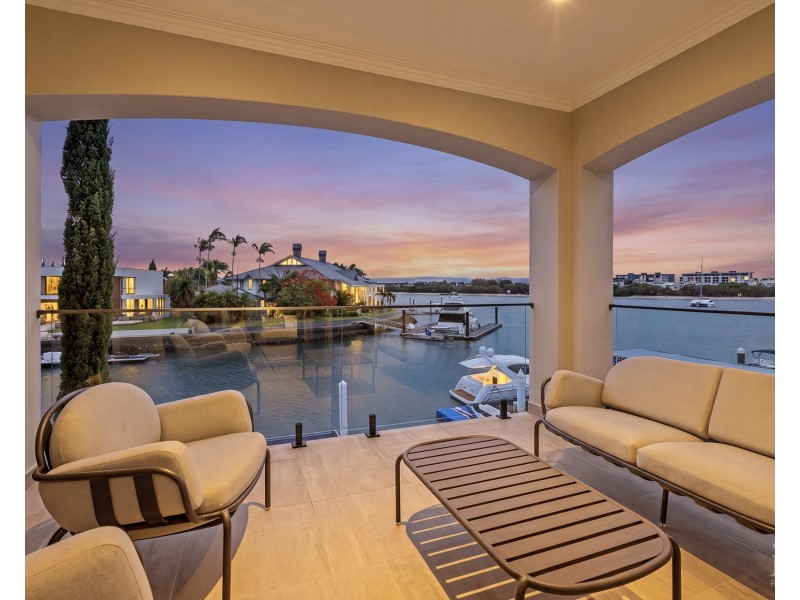 12 King James Court, Sovereign Islands QLD 4216