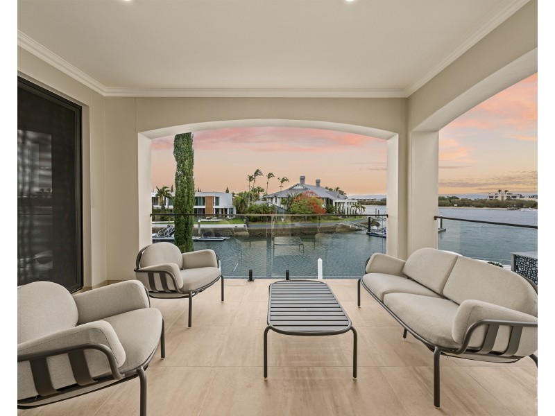 12 King James Court, Sovereign Islands QLD 4216