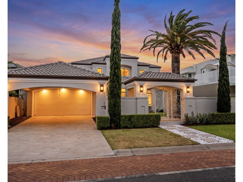 12 King James Court, Sovereign Islands QLD 4216