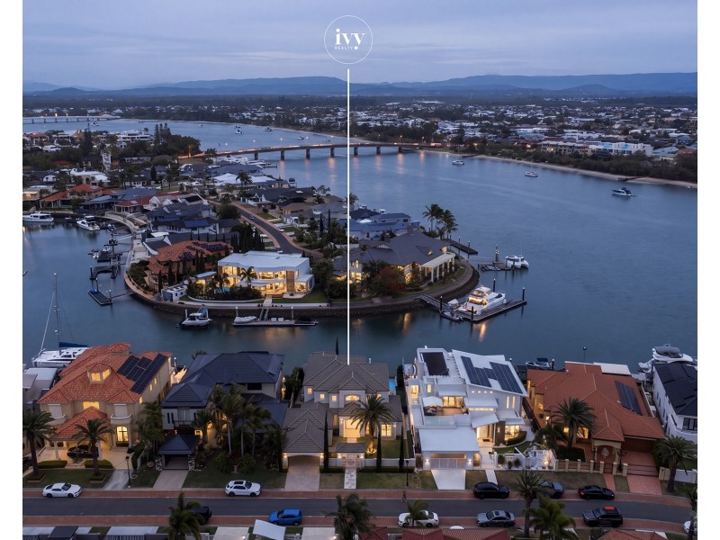 12 King James Court, Sovereign Islands QLD 4216