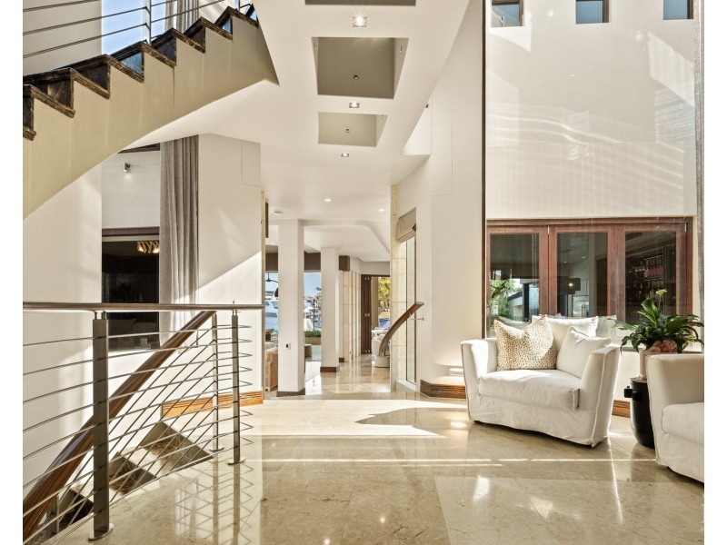 1 Westminster Court, Sovereign Islands QLD 4216