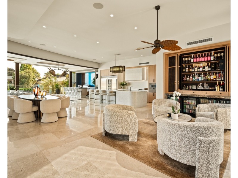 1 Westminster Court, Sovereign Islands QLD 4216