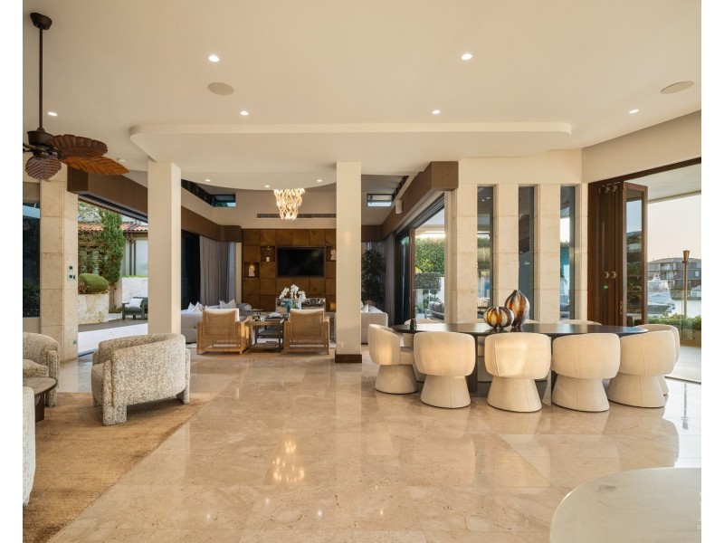 1 Westminster Court, Sovereign Islands QLD 4216