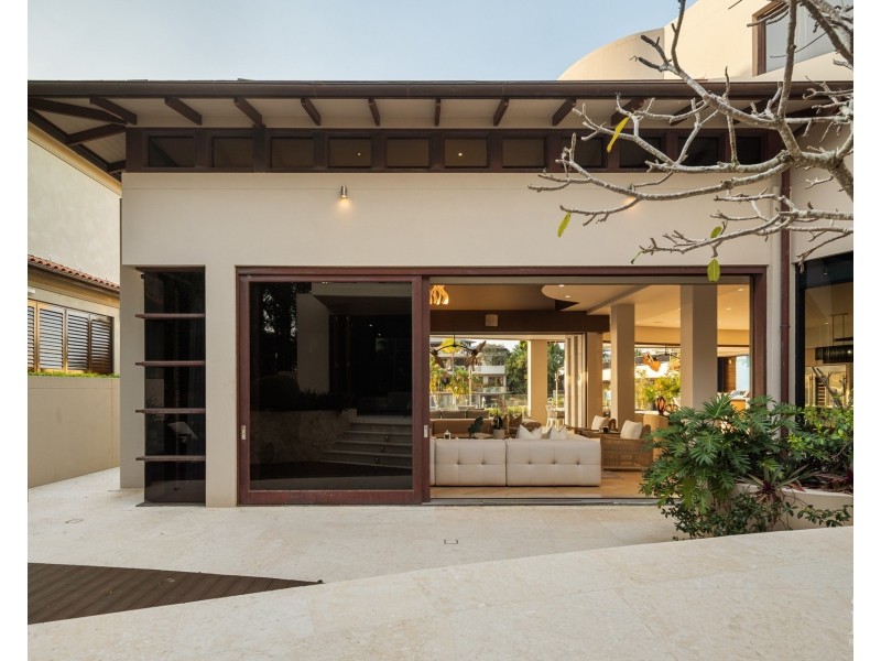 1 Westminster Court, Sovereign Islands QLD 4216