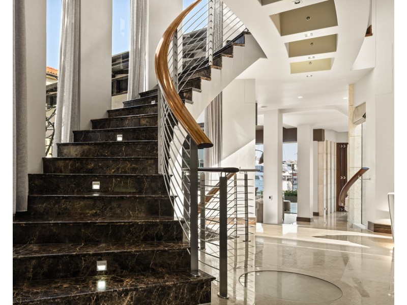 1 Westminster Court, Sovereign Islands QLD 4216
