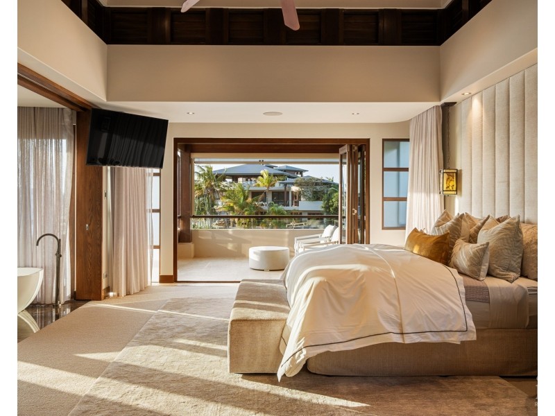 1 Westminster Court, Sovereign Islands QLD 4216