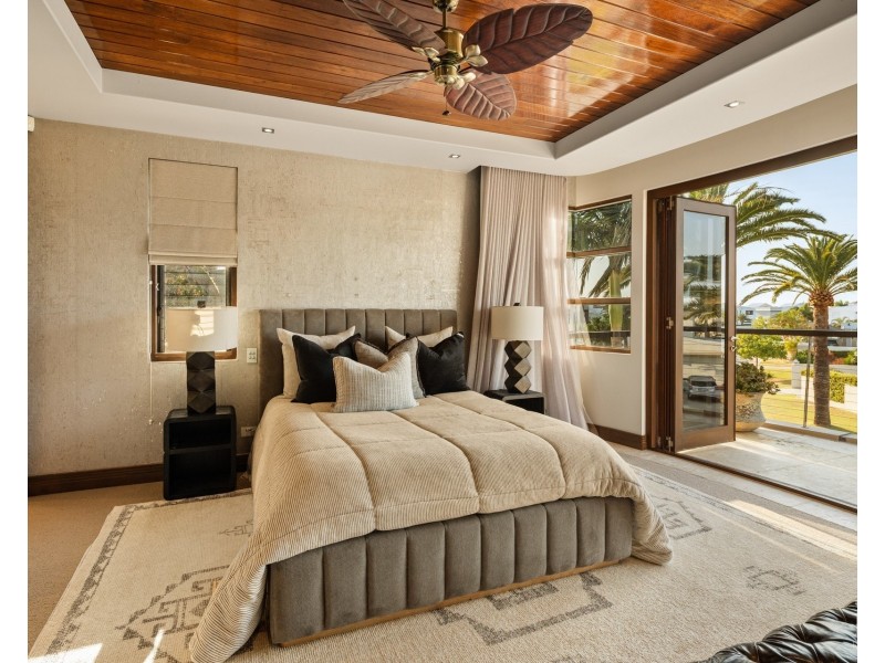 1 Westminster Court, Sovereign Islands QLD 4216