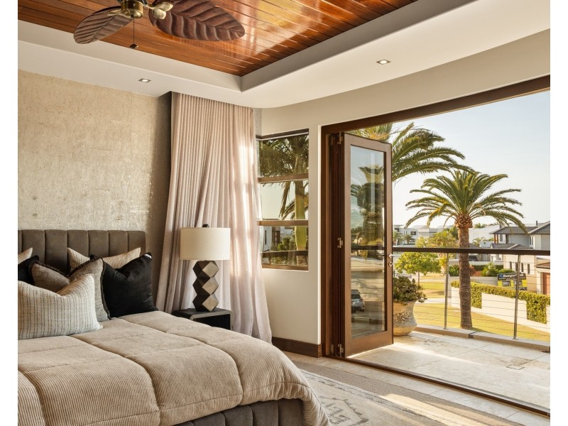 1 Westminster Court, Sovereign Islands QLD 4216