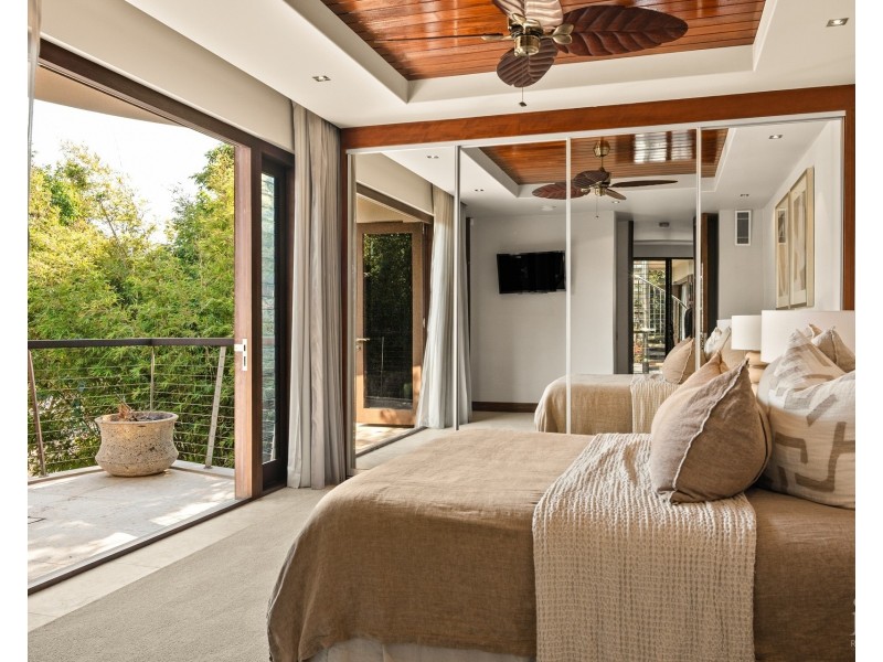 1 Westminster Court, Sovereign Islands QLD 4216