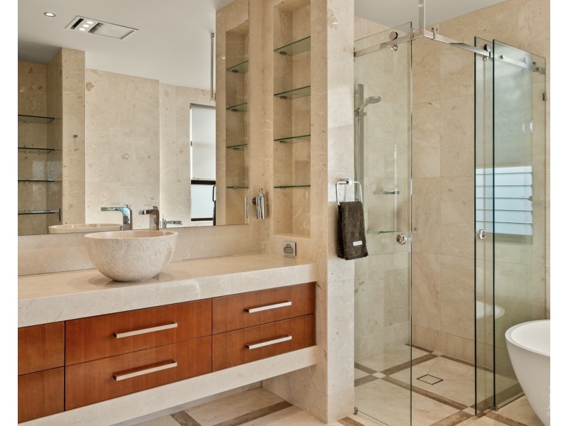 1 Westminster Court, Sovereign Islands QLD 4216