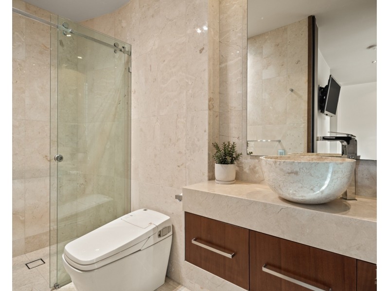 1 Westminster Court, Sovereign Islands QLD 4216