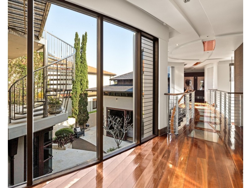 1 Westminster Court, Sovereign Islands QLD 4216