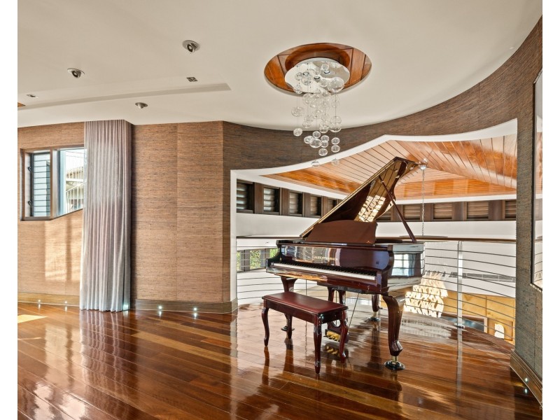 1 Westminster Court, Sovereign Islands QLD 4216
