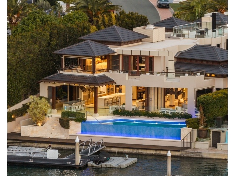 1 Westminster Court, Sovereign Islands QLD 4216