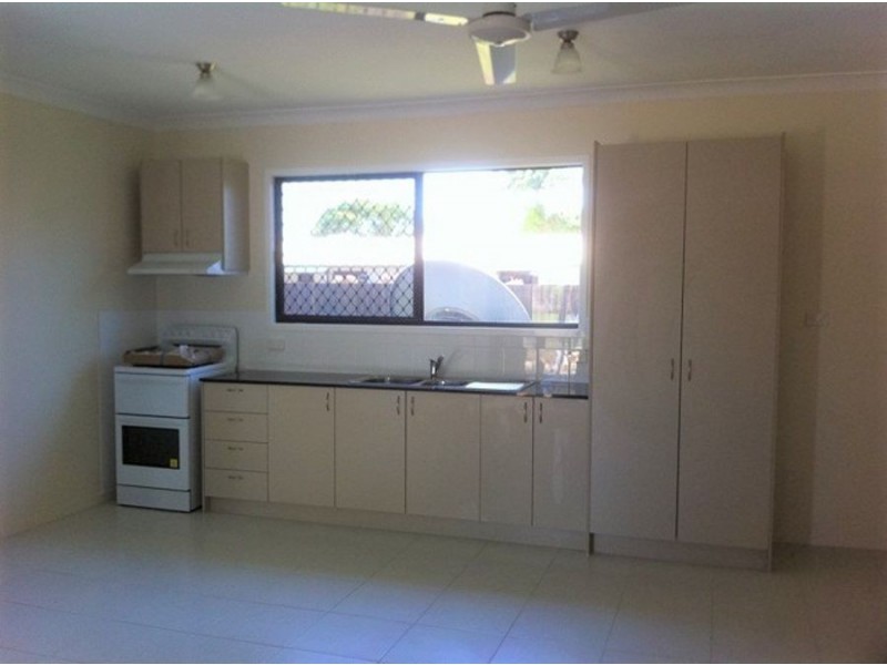 2/8 Symons Street, South Mackay QLD 4740