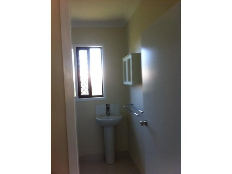 2/8 Symons Street, South Mackay QLD 4740