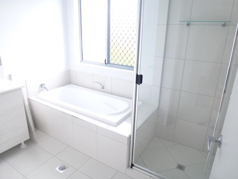 2 Bonney Street, Rural View QLD 4740