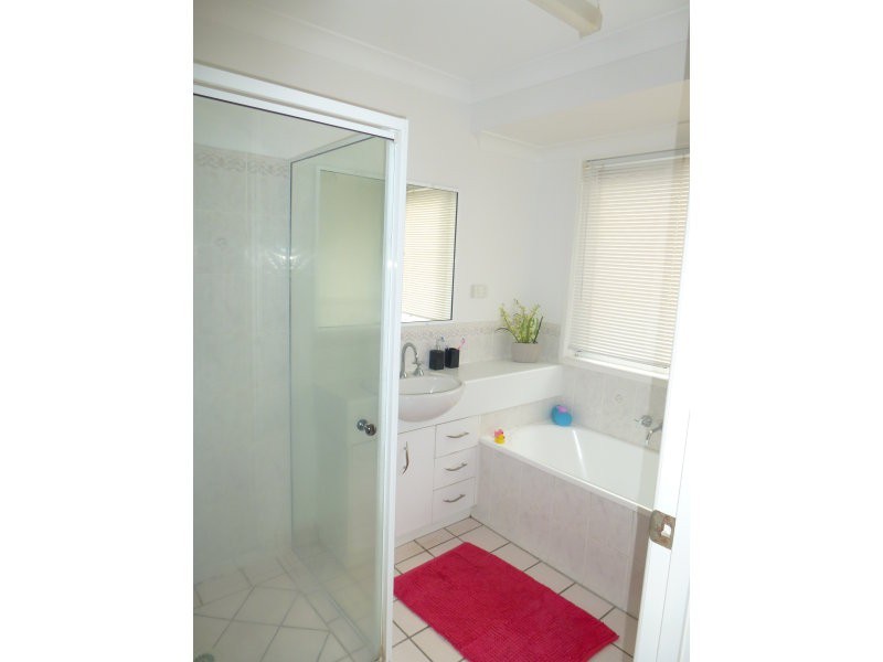 10 Robb Place, South Mackay QLD 4740