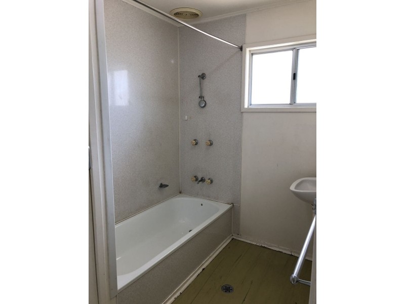 32 Beresford Crescent, Dysart QLD 4745