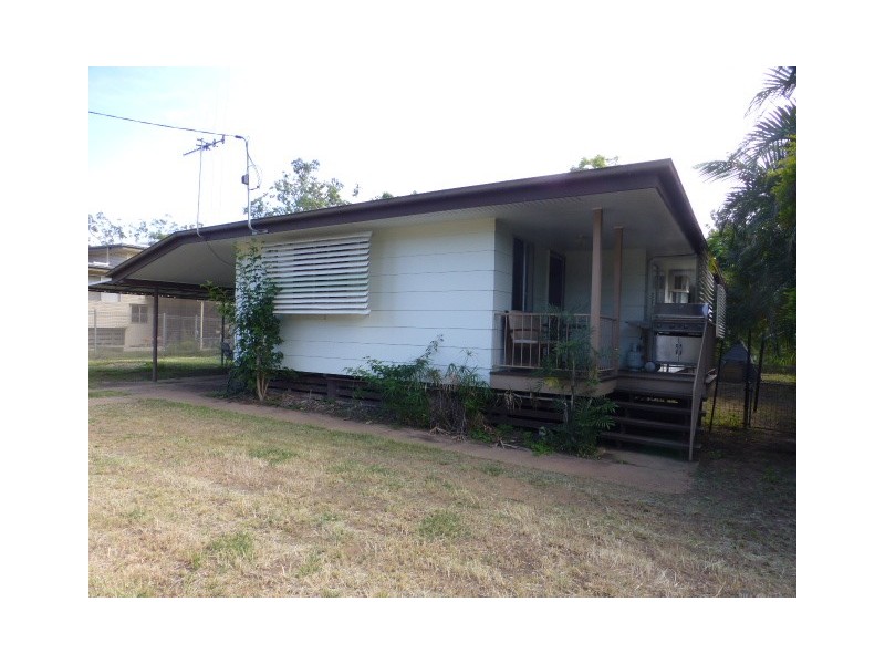 3 Middle Crescent, Dysart QLD 4745