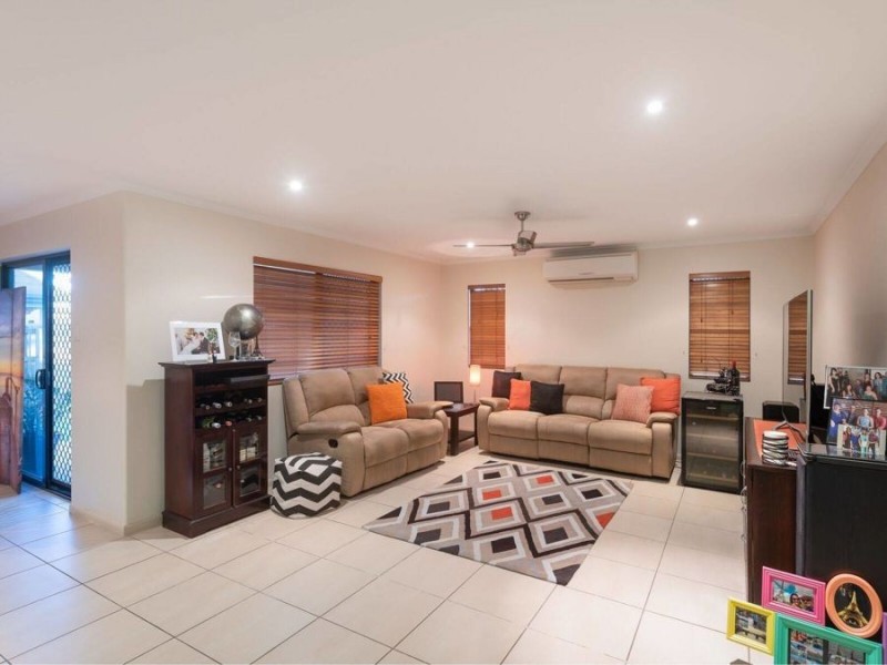 25 Woden Crescent, Ooralea QLD 4740