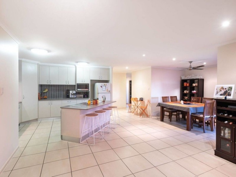25 Woden Crescent, Ooralea QLD 4740