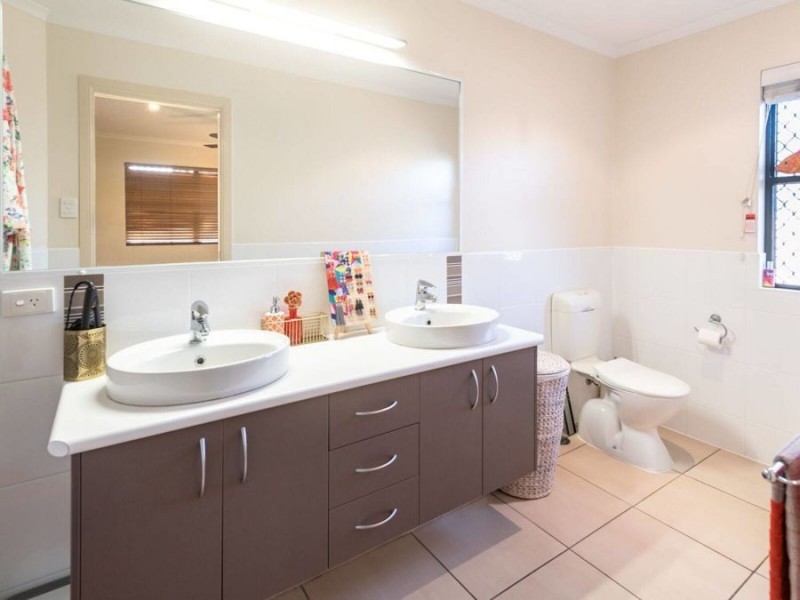 25 Woden Crescent, Ooralea QLD 4740