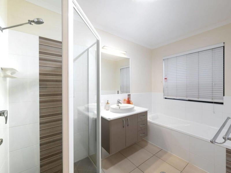 25 Woden Crescent, Ooralea QLD 4740