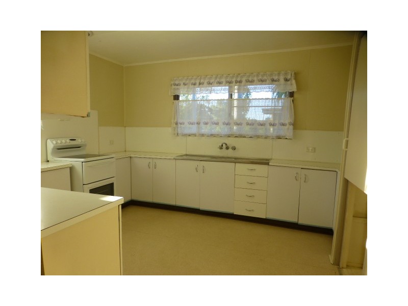 24 Winterer Crescent, Dysart QLD 4745