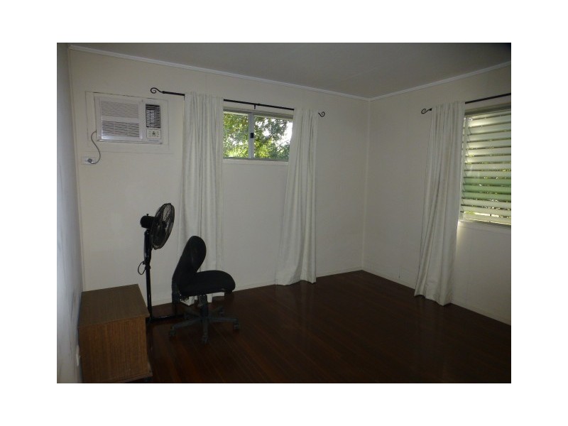 3 Middle Crescent, Dysart QLD 4745