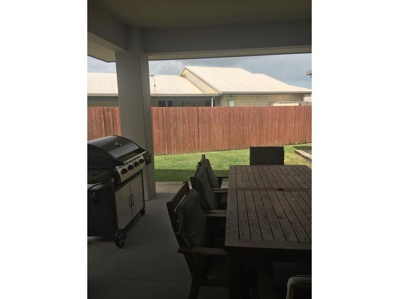 10 Lakeview Drive, Beaconsfield QLD 4740