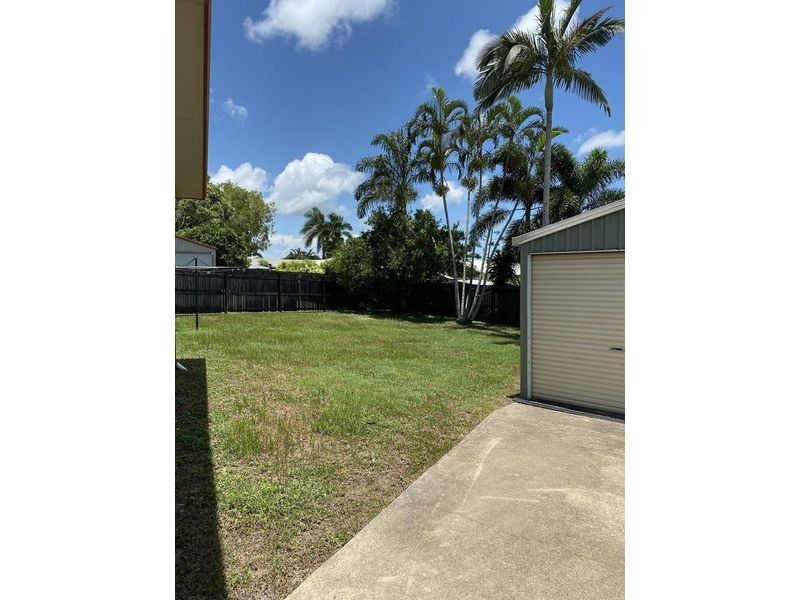 10 Dumfries Court, Beaconsfield QLD 4740