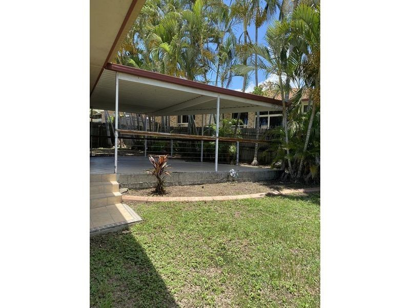 10 Dumfries Court, Beaconsfield QLD 4740