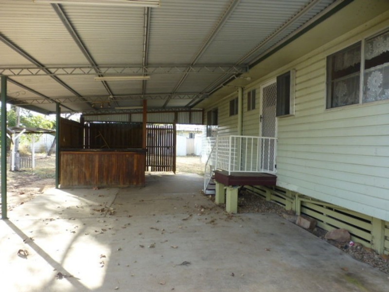 24 Cook Crescent, Dysart QLD 4745