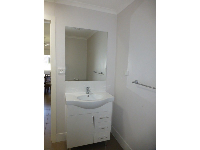 10/5 Atkinson Street, Middlemount QLD 4746
