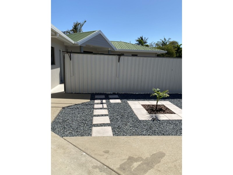 2/4 Peter Court, Andergrove QLD 4740