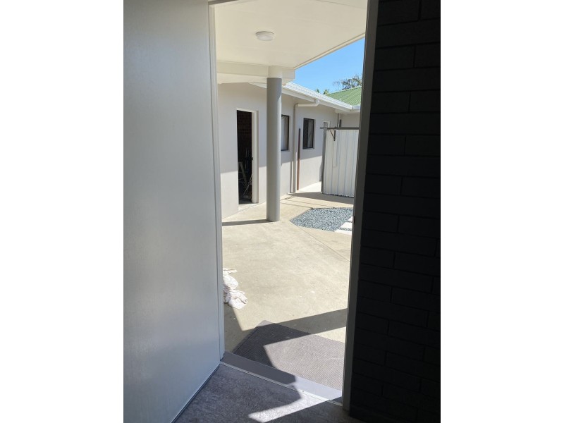 2/4 Peter Court, Andergrove QLD 4740