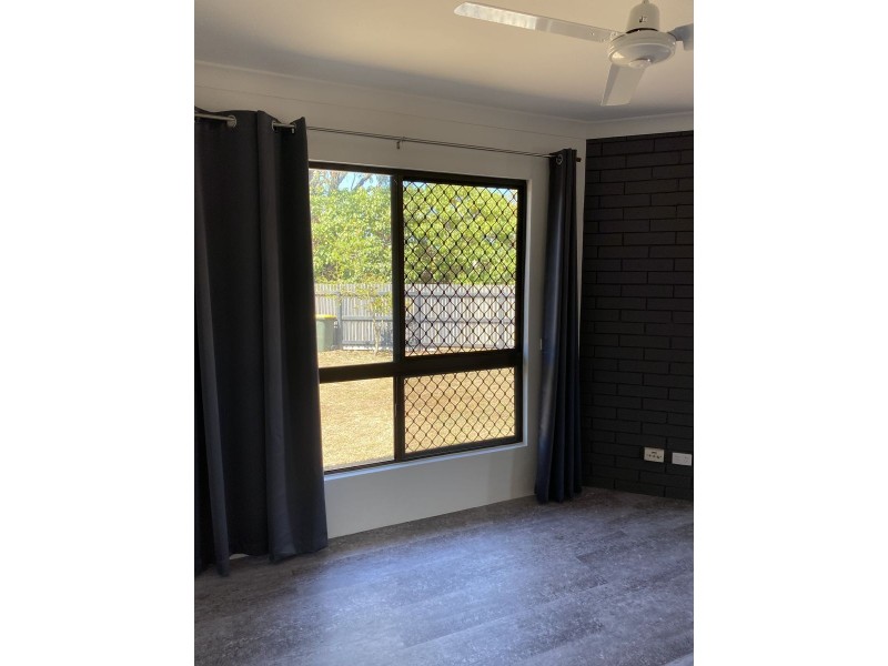 2/4 Peter Court, Andergrove QLD 4740