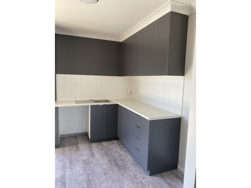 2/4 Peter Court, Andergrove QLD 4740