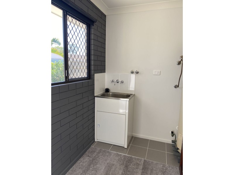 2/4 Peter Court, Andergrove QLD 4740
