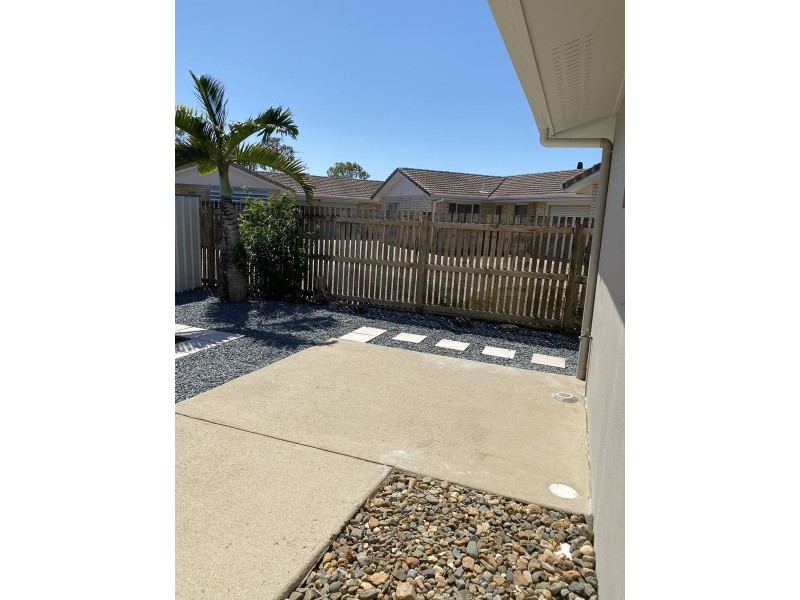 2/4 Peter Court, Andergrove QLD 4740