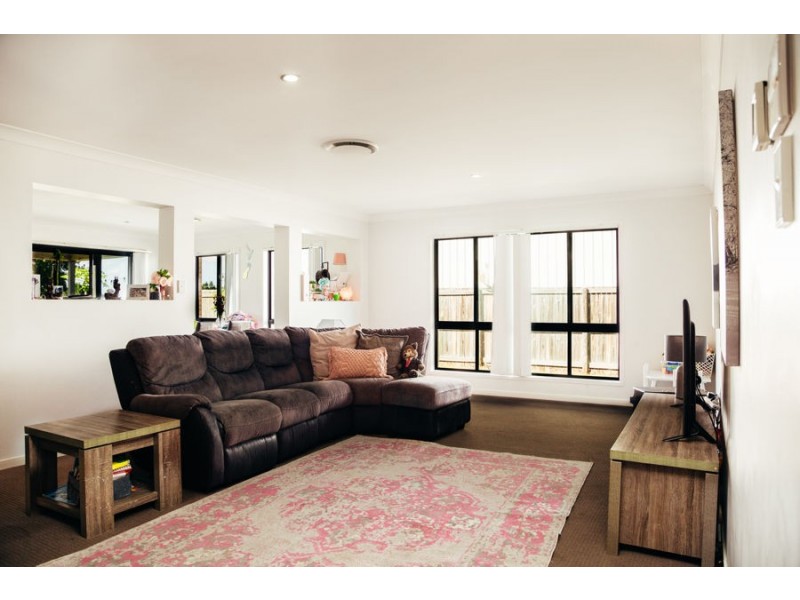 21 Dorothy Place, Mirani QLD 4754