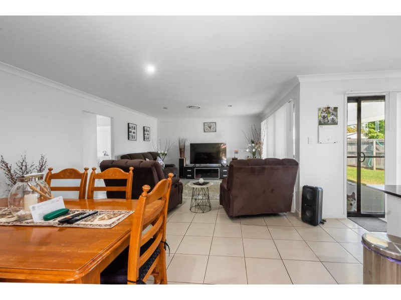 15 Phoenix Crescent, Rural View QLD 4740