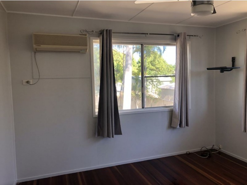 30 Middle Crescent, Dysart QLD 4745