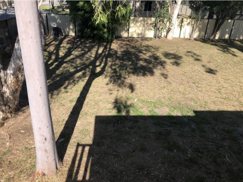 30 Middle Crescent, Dysart QLD 4745