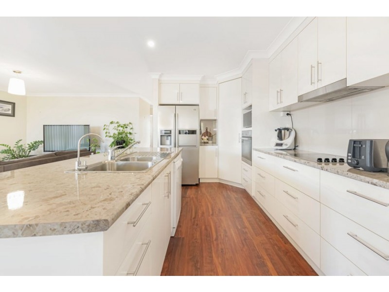 14 Burge Court, Glenella QLD 4740