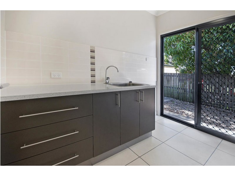 2/30 Pratt Street, South Mackay QLD 4740