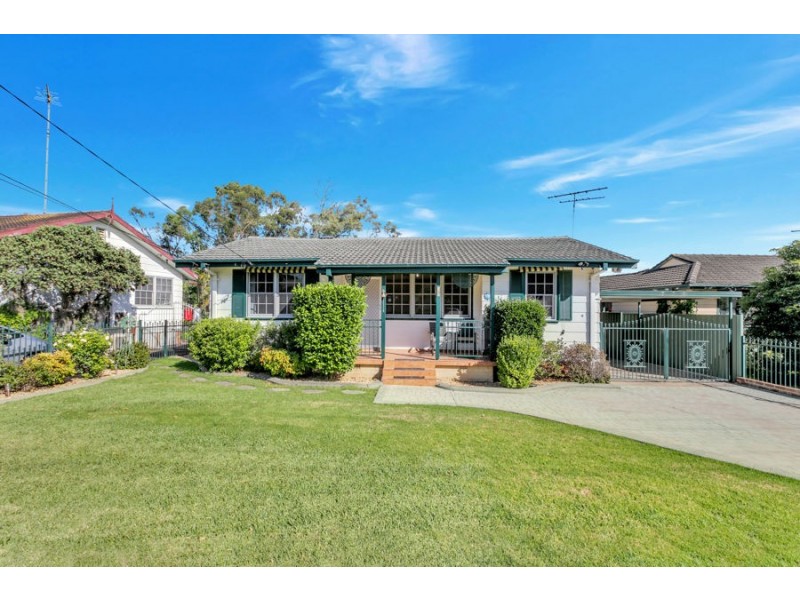 9 Sandakan Crescent, Lethbridge Park NSW 2770