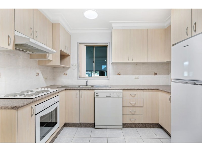 9 Sandakan Crescent, Lethbridge Park NSW 2770